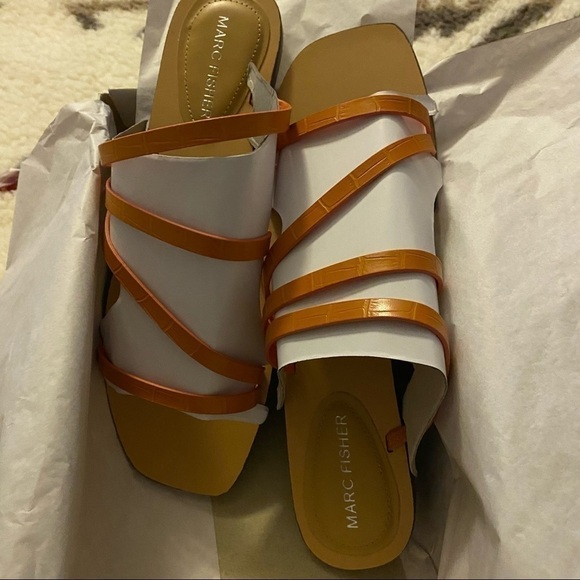 Marc Fisher Bonina Orange Croc Embossed Sandal, New in Box - Picture 5 of 8